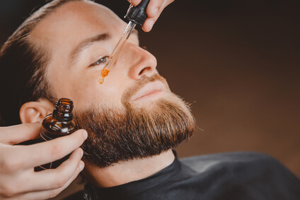 Pourquoi est-il important d'utiliser une brosse à barbe ? – Le Sybarite