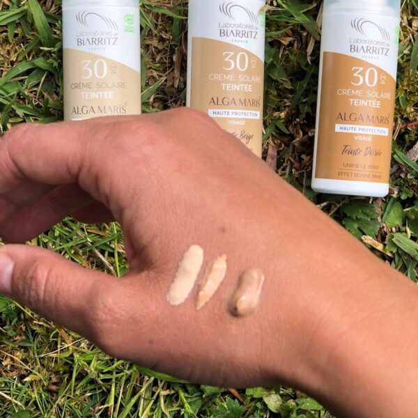 Crème solaire teintée SPF 30 bio et vegan haute protection solaire naturelle